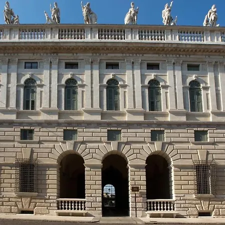 Castelvecchio アパートホテル