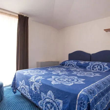 Castelvecchio アパートホテル